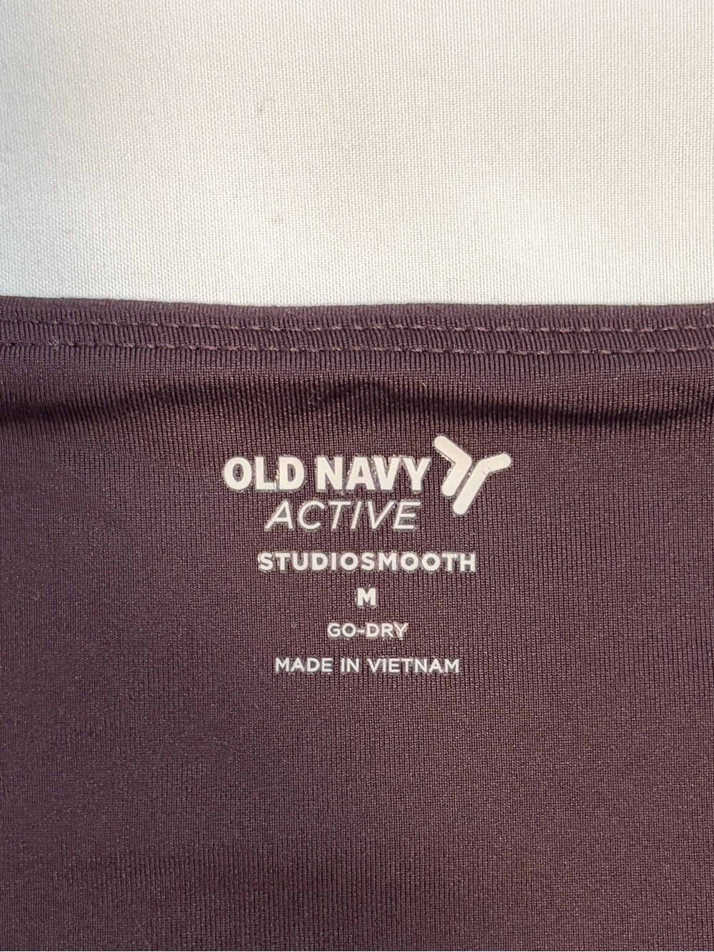 Old Navy Plum V-Neck Ruched Athletic Crop Top - Picture 5 of 7